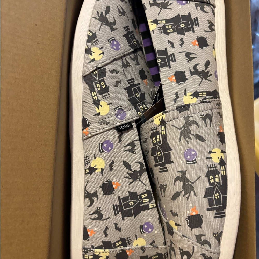 Tom’s Size 12 glow in the dark watch and cat shoes Halloween brand new w/box/tag - Picture 5 of 5